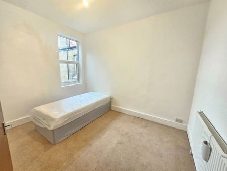 3 Bed Flat, Cassland Road, E9 - Photo 2