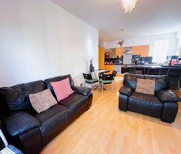 2 bedroom Flat To Let - Photo 4