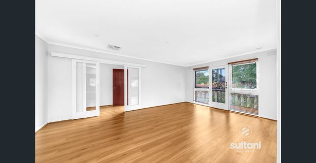 Spacious Family Living on a Prime Corner Block in Bentleigh East - Photo 1