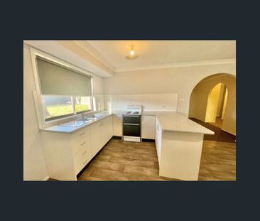 THREE BEDROOM HOME IN GREAT LOCATION! - Photo 2