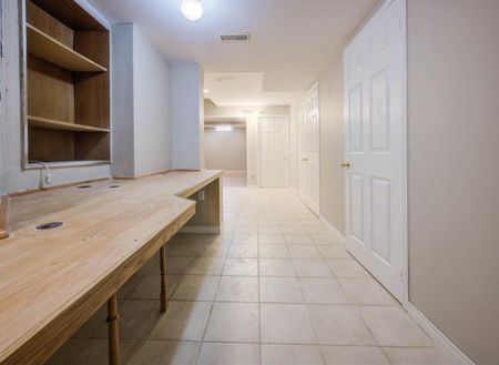 For Lease - 2431 Newcastle Crescent, Oakville, Ontario - Photo 2