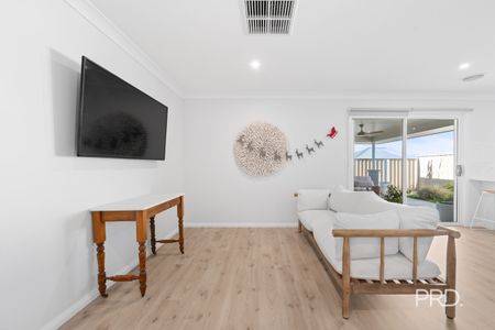 2/12 Jumbuck Dr, Gobbagombalin NSW 2650 - Photo 2