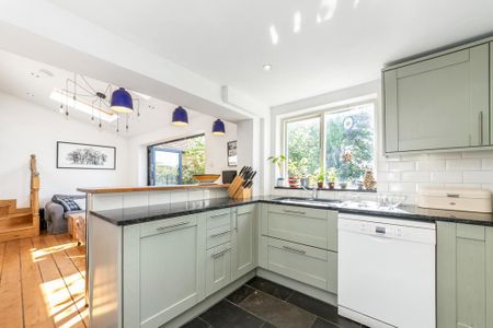 5 bedroom end of terrace house to rent - Photo 2