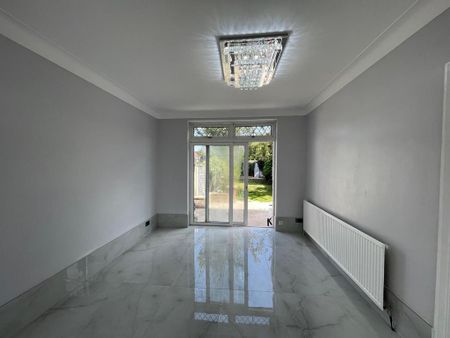 5 bedroom semi-detached house to rent - Photo 2