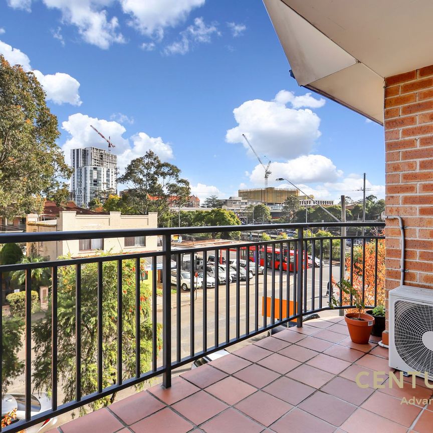 Modern Two Bedroom Unit - Photo 1