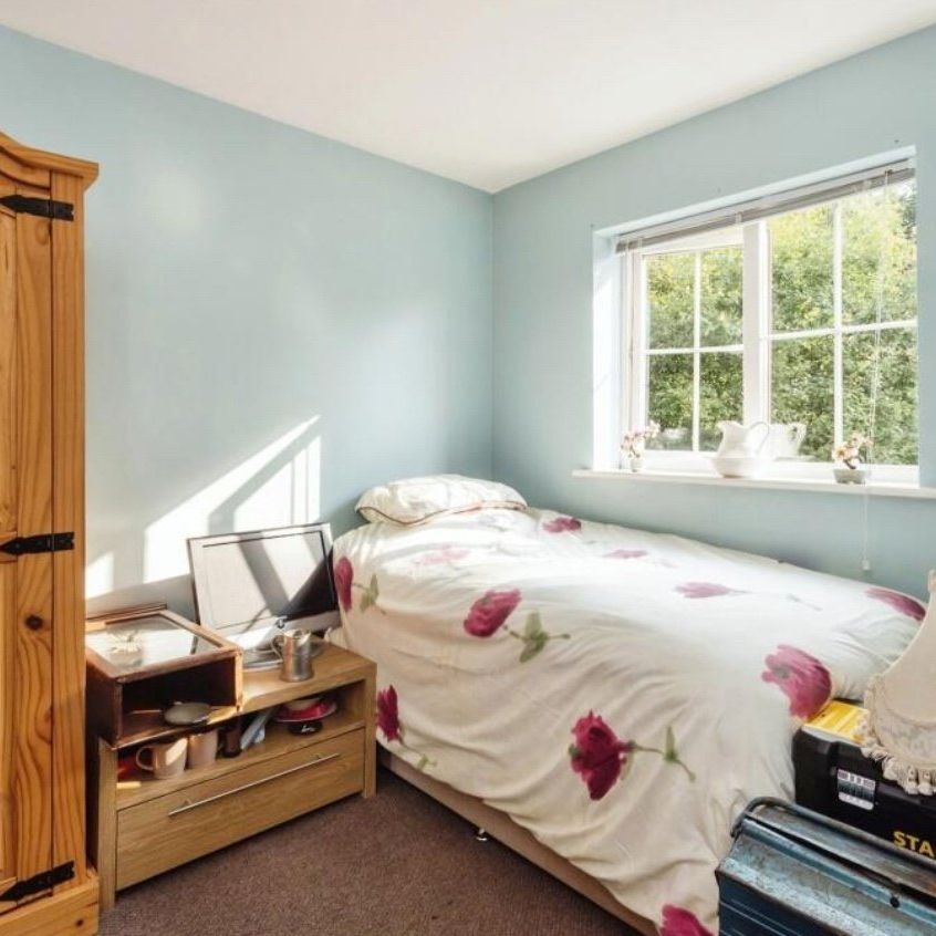 3 Bed Terraced House, Leonard Street, NG6 - Photo 1