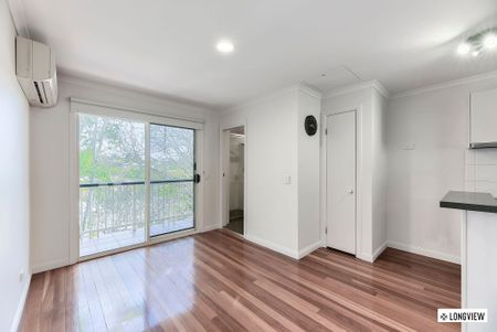 Modern, Stylish Tri Level Townhouse in the heart of Paddington! - Photo 2