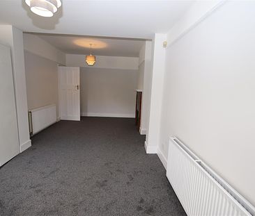 3 bedroom Semi-Detached House to let - Photo 3