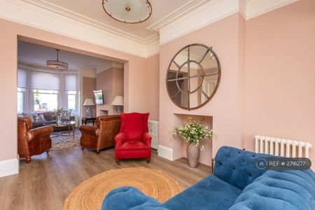 5 bedroom semi-detached house to rent - Photo 2