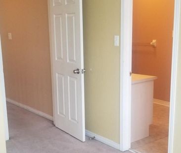 For Lease - 13 Grover(Main & 2nd Floor) Road, Brampton, Ontario - Photo 4