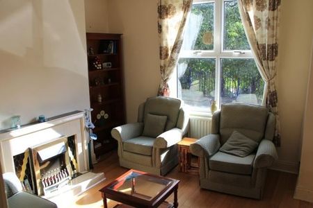 3 Bed Terraced House, Clarkson View, LS6 - Photo 2