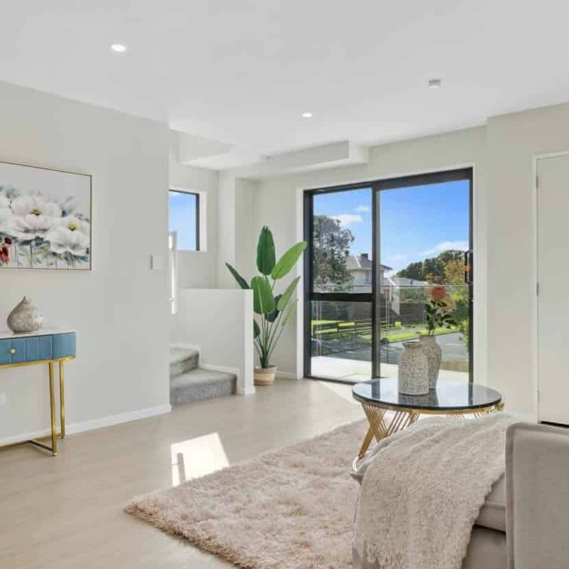 Mangere, 4 bedrooms - Photo 1