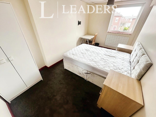 1 bedroom in a house share to rent - Photo 1