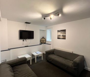 4 bedroom terraced house to rent - Photo 2
