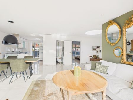 Möblierte 3.5-Zimmer-Attika-Wohnung mit grosser Terrasse und traumhafter Sicht über das Limmattal - Photo 2