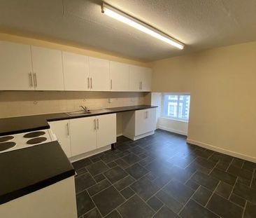 3 bedroom flat to rent - Photo 2
