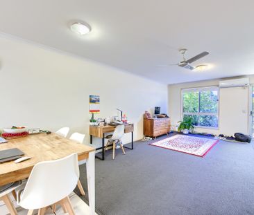 Neat & Tidy Townhouse - Photo 5