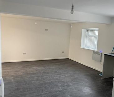 3 bedroom flat to rent - Photo 3