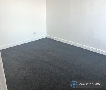 4 bedroom semi-detached house to rent - Photo 4