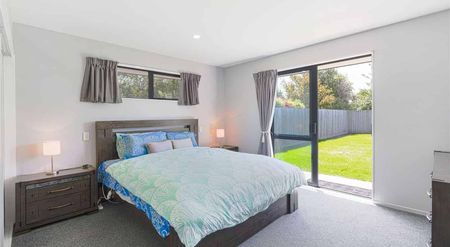 Large family home with big backyard and private ln - Photo 4