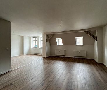 ERSTBEZUG nach Sanierung - großzügige 2-Raum Dachgeschosswohnung mit offener Küche - Foto 2