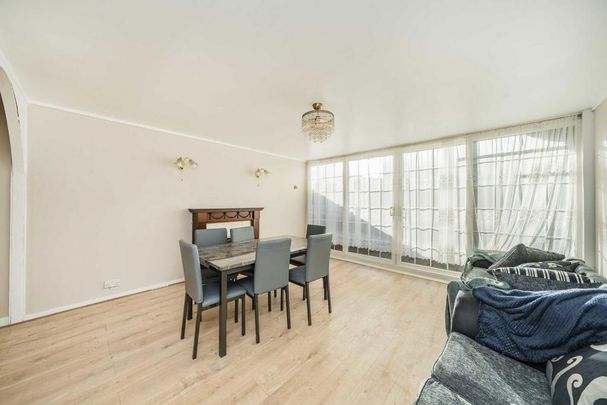 4 bedroom terraced house to rent - Photo 1