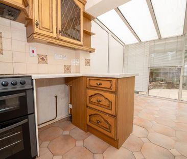 2 bedroom end of terrace house to rent - Photo 2