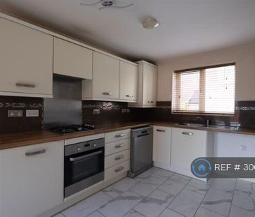 3 bedroom semi-detached house to rent - Photo 6