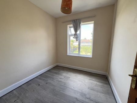 4 bedroom semi-detached house to rent - Photo 3