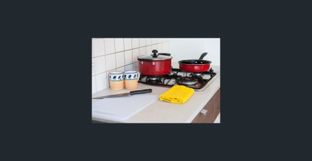 Fully Furnished Shared Accommodation available in Semester 1 2025! - Photo 3