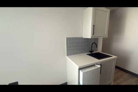 Studio Flat, High Street, W3 - Photo 4