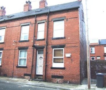 4 bedroom end of terrace house to rent - Photo 2