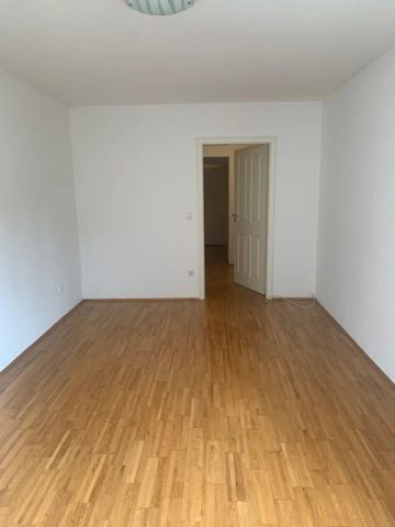 großzügige 2-Zimmer Wohnung mit Terrasse und möblierter Küche - Foto 5