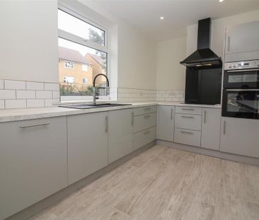 2 bedroom semi-detached house to rent - Photo 5