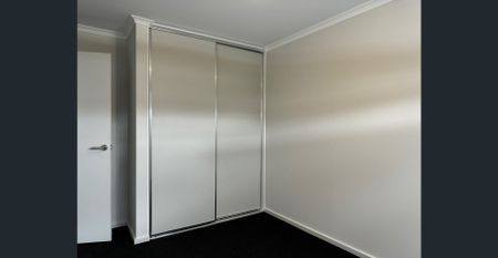 Three bedroom townhouse with beautiful views - Photo 2