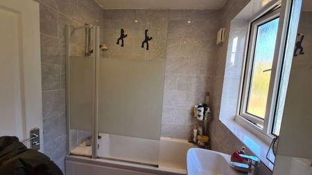 3 bedroom terraced house to rent - Photo 4