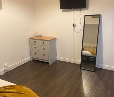 Room in a Shared House, Chester Road, M32 - Photo 3