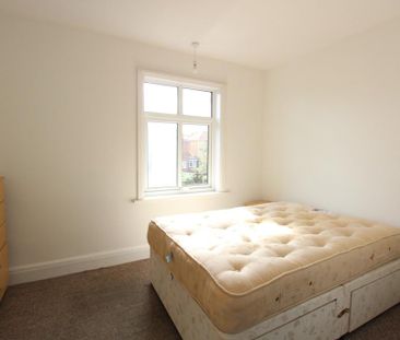 4 bedroom semi-detached house to rent - Photo 2
