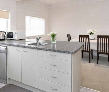 Tidy 2 Bedroom Home in Convenient Mangere East Location - Photo 4