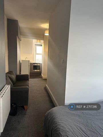 Studio to rent - Photo 2