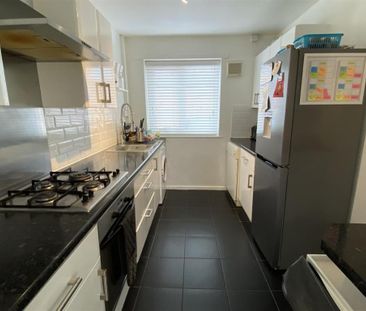 2 Bed Terraced House, Cunard Close, M13 - Photo 5