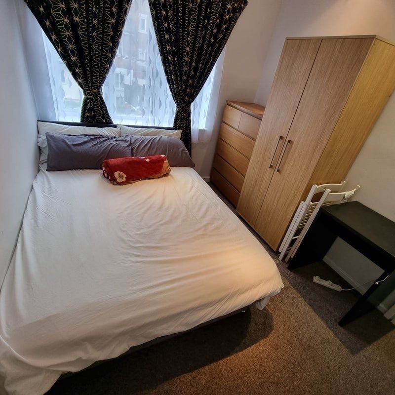 Room in a Shared House, Cross Way, NW10 - Photo 1