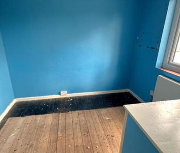 3 bedroom end of terrace house to rent - Photo 2