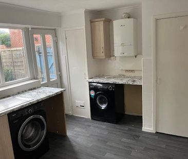 2 bedroom semi-detached house to rent - Photo 5