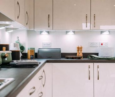 3 bedroom semi-detached house to rent - Photo 5