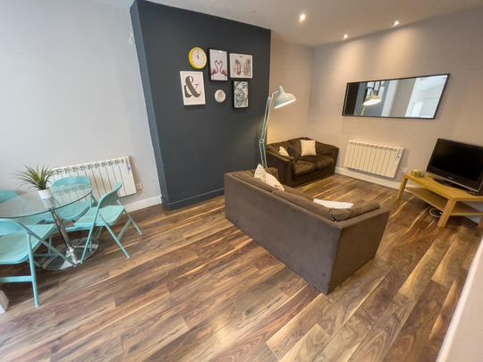 4 bedroom terraced house to rent - Photo 1