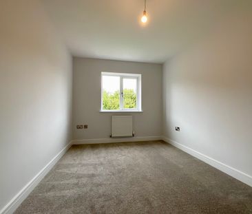 3 bedroom Semi-Detached House to let - Photo 4