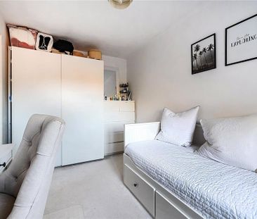 2 bedroom end of terrace house to rent - Photo 5