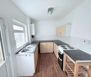 2 bedroom terraced house to rent - Photo 3