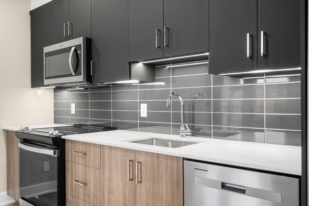 352 Lyon Street North - Photo 1